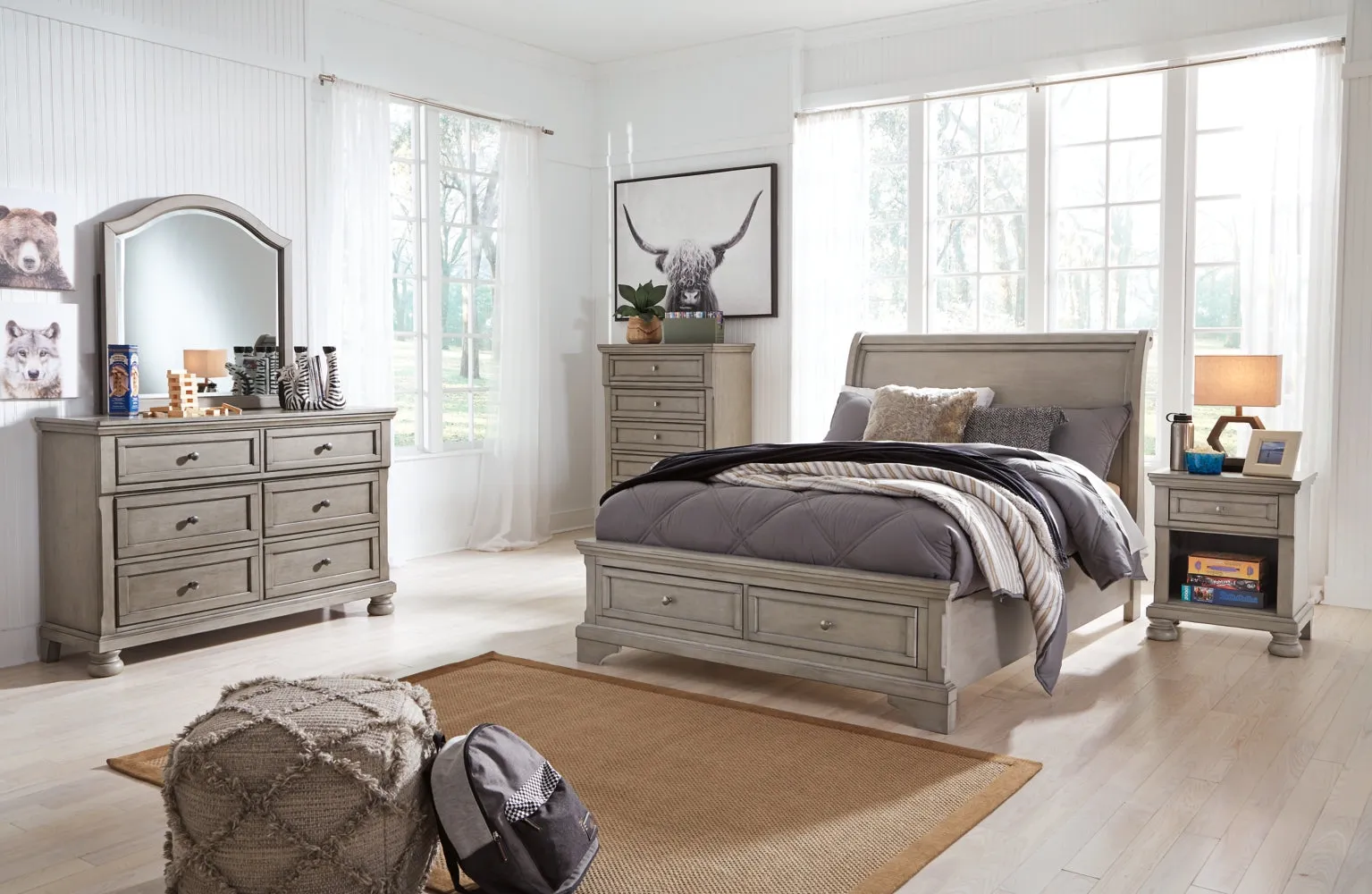 Lettner Full Sleigh Bed with Mirrored Dresser and 2 Nightstands